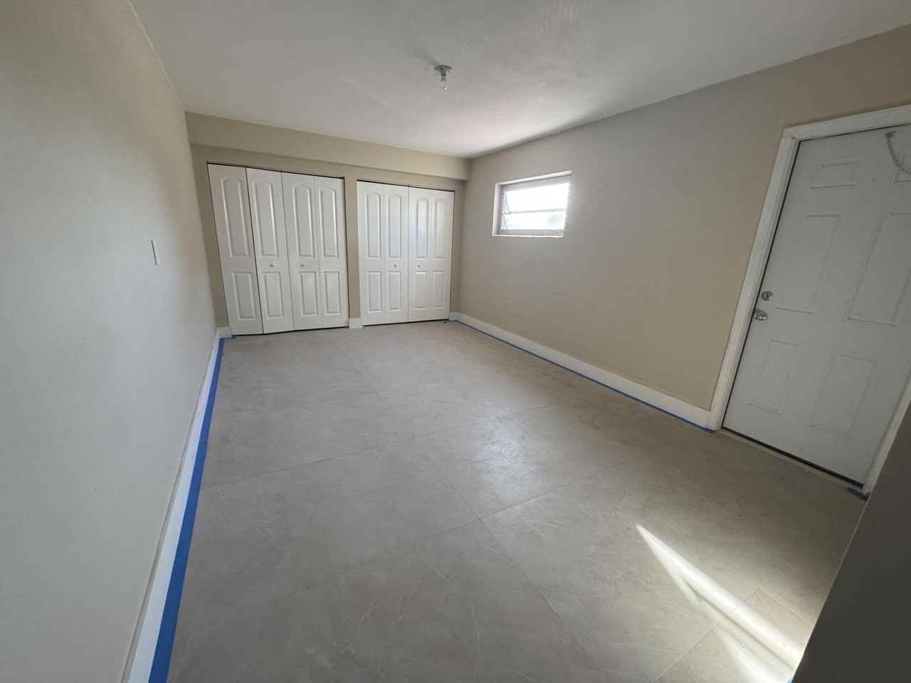 490 W 31st St - Photo 5 of 8