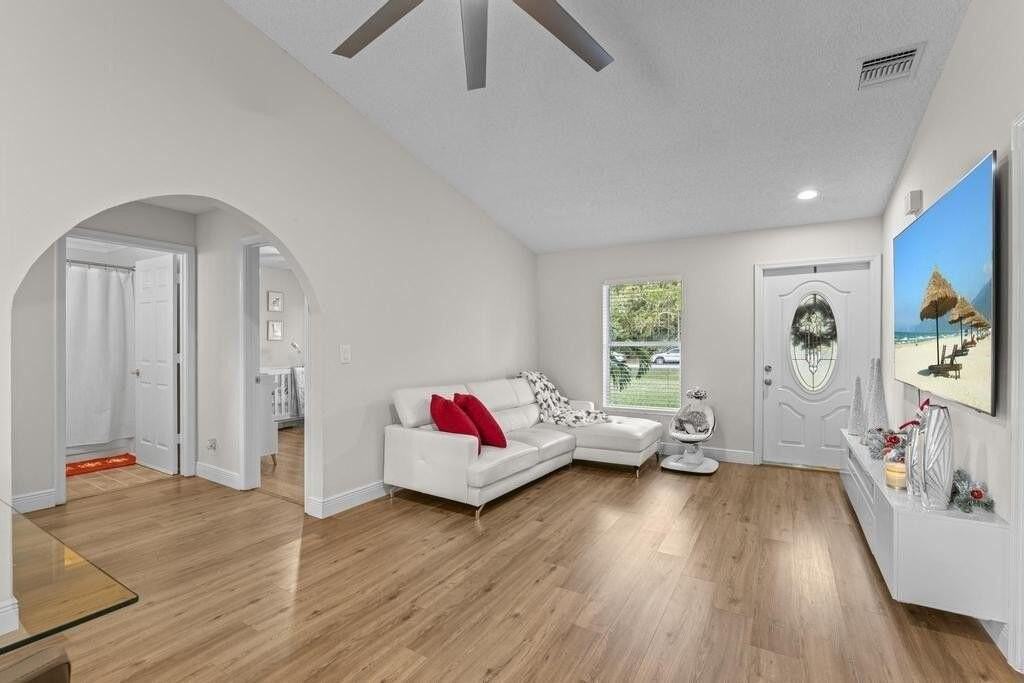 14702 Key Lime Blvd - Photo 2 of 34