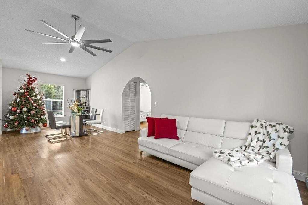 14702 Key Lime Blvd - Photo 4 of 34