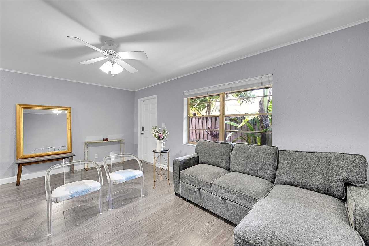 1027 Tequesta St Apt 2 - Photo 3 of 20