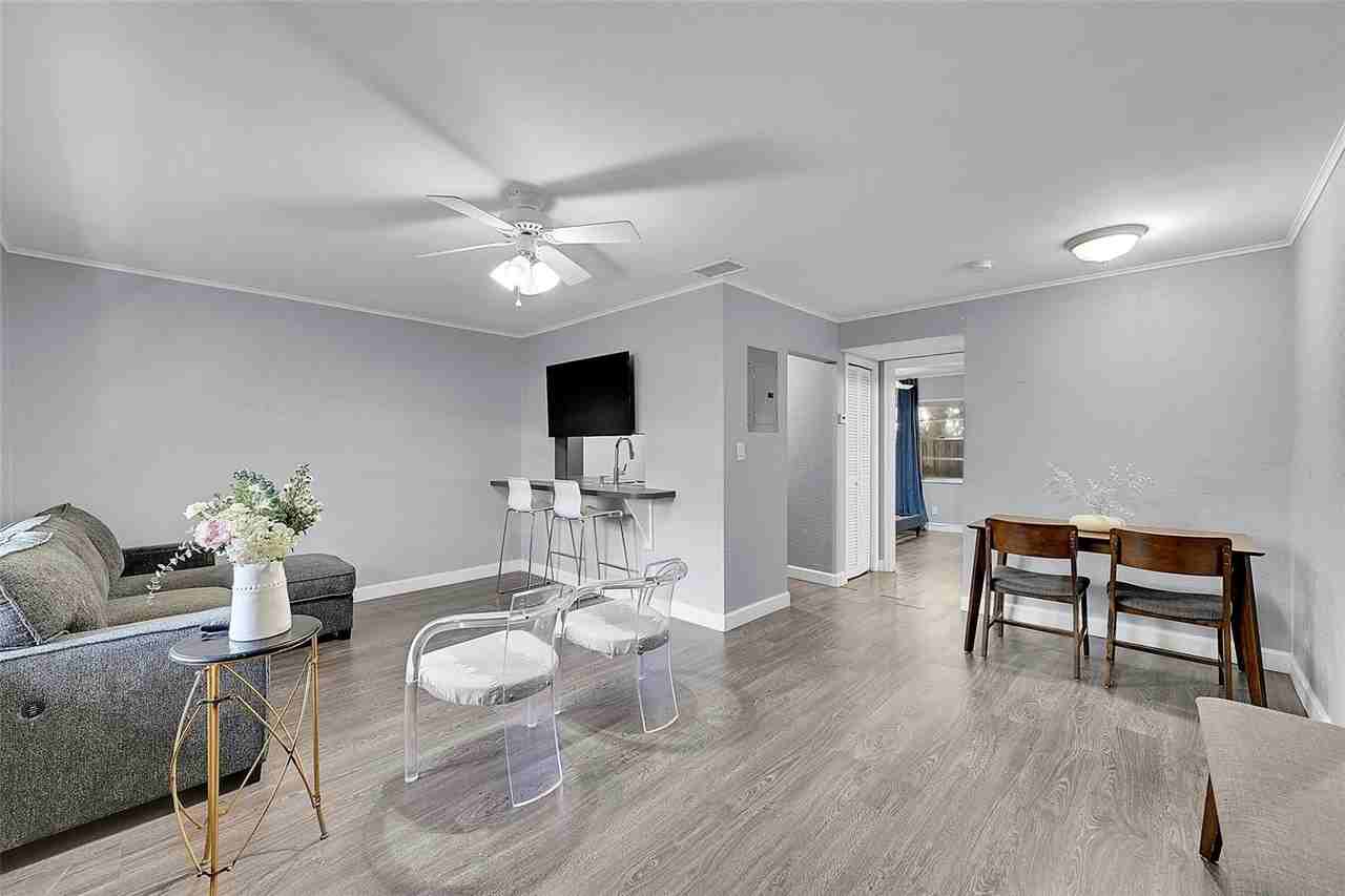 1027 Tequesta St Apt 2 - Photo 4 of 20