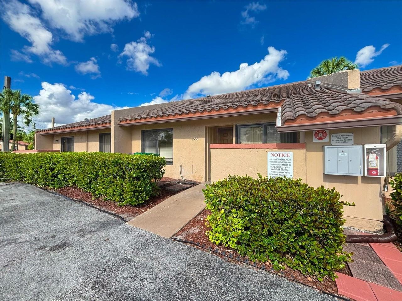 3553 Riverside Dr - Photo 5 of 31