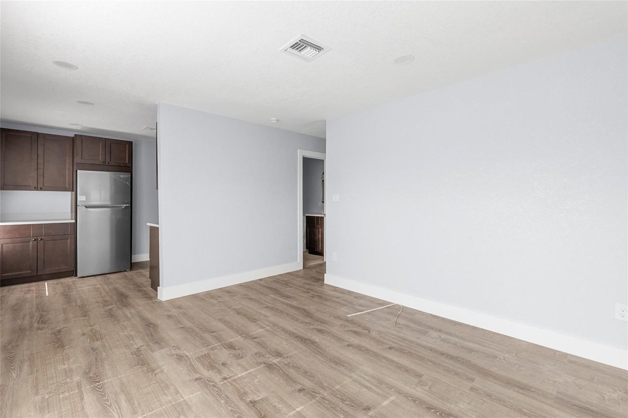 683 Nw 21st St - Photo 4 of 16