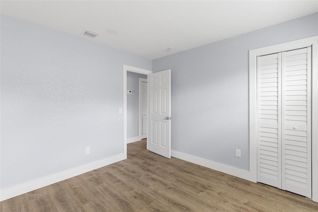 683 Nw 21st St - Photo 5 of 16