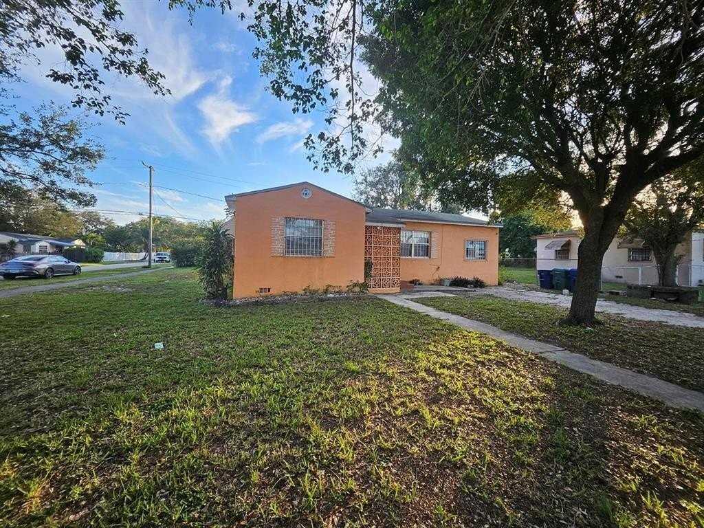 1600 Nw 93rd St - Photo 6 of 14