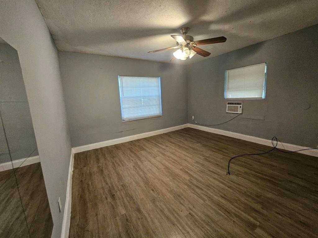 1600 Nw 93rd St - Photo 7 of 14