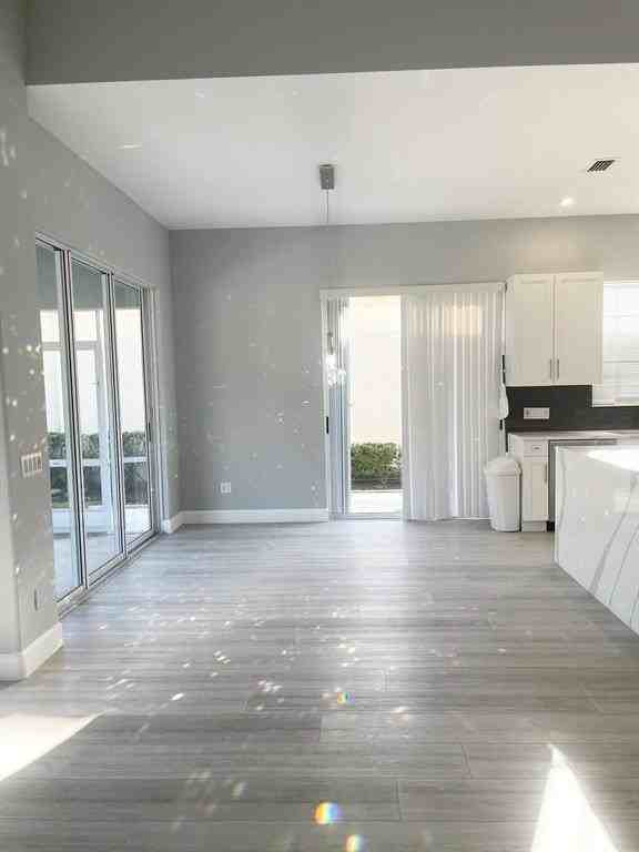 304 Nw Bentley Cir - Photo 4 of 9