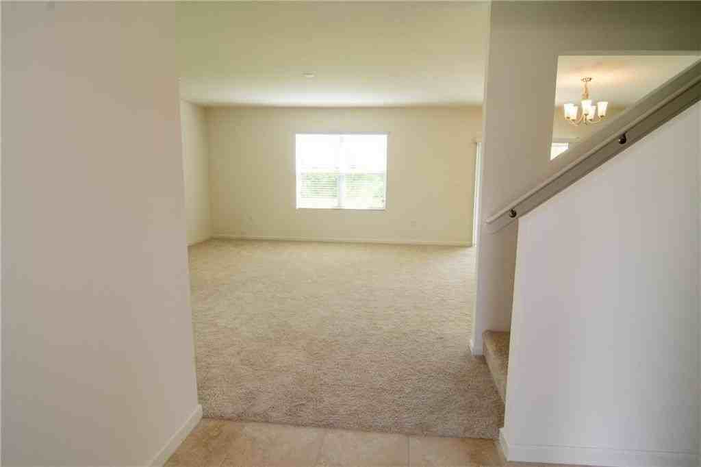 3116 Yellowstone Cir - Photo 3 of 10