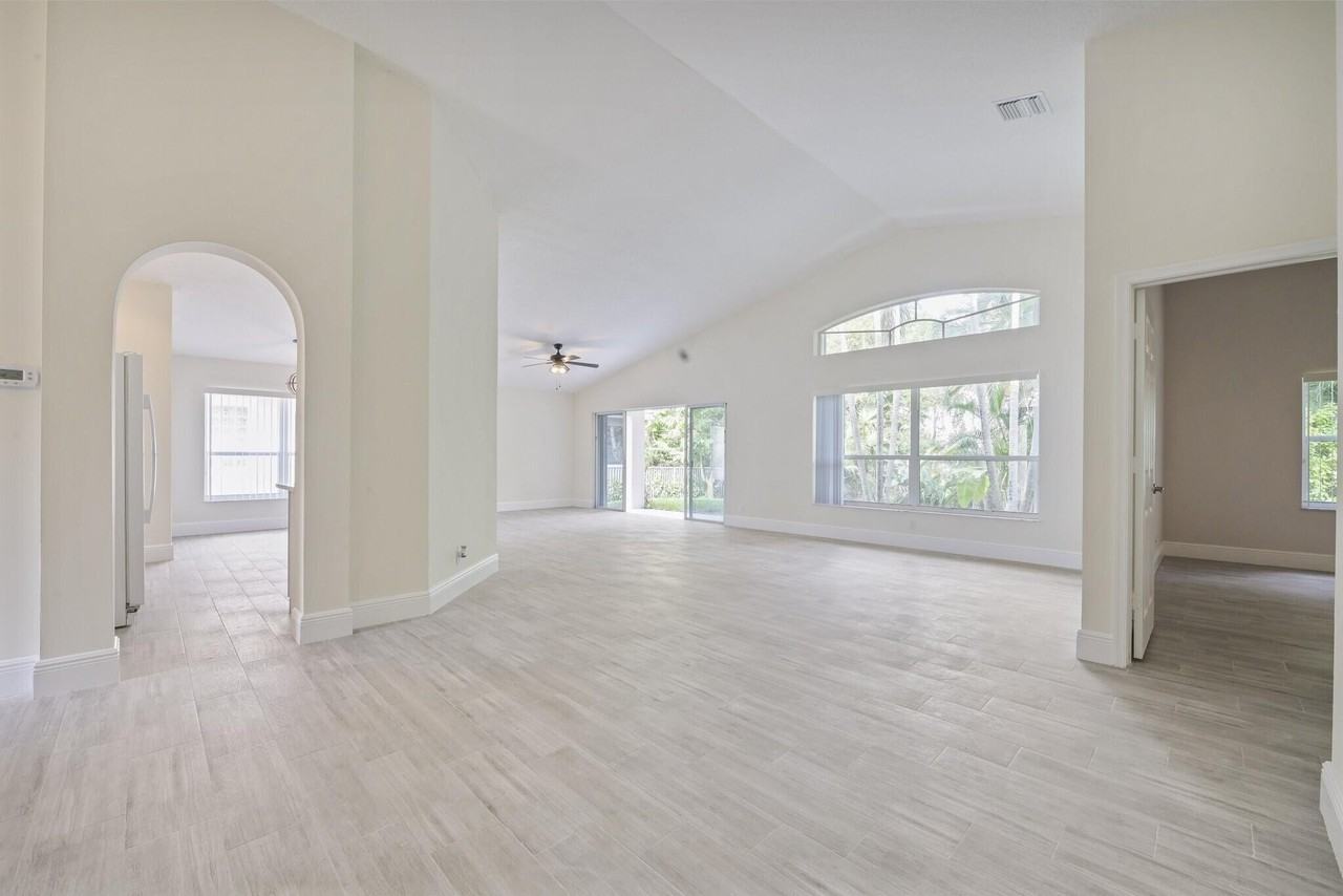 172 Jones Creek Dr - Photo 7 of 30