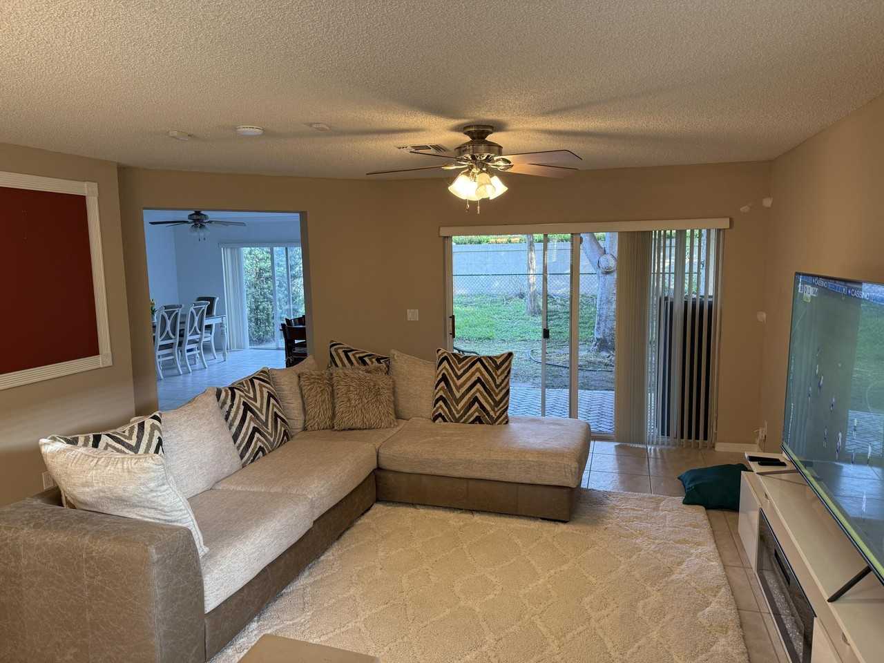 4066 Crescent Creek St - Photo 6 of 36