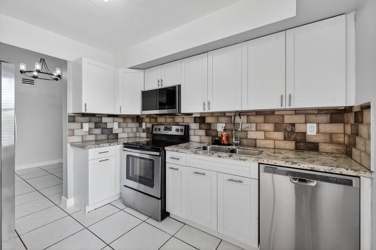 3239 Nw 44th St Apt 3 - Photo 3 of 42