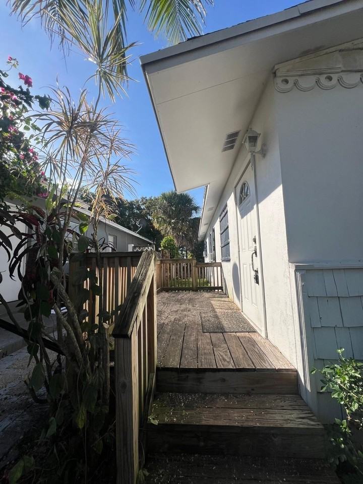 700 N Hepburn Ave - Photo 2 of 16