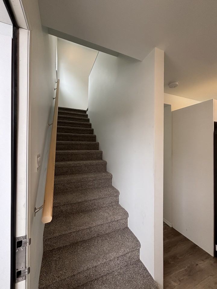 12021 55 St Nw Uppr G1 - Photo 2 of 18