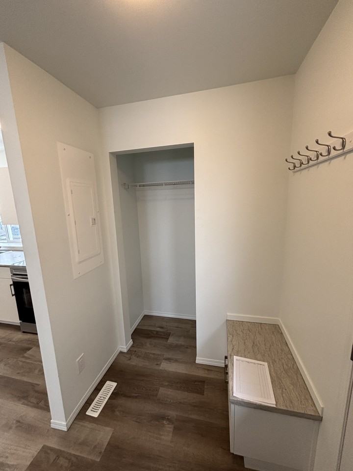 12021 55 St Nw Uppr G1 - Photo 4 of 18