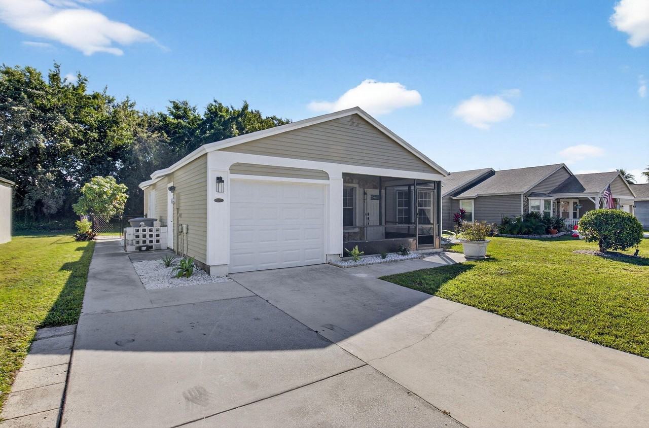 5047 Brian Blvd - Photo 3 of 50