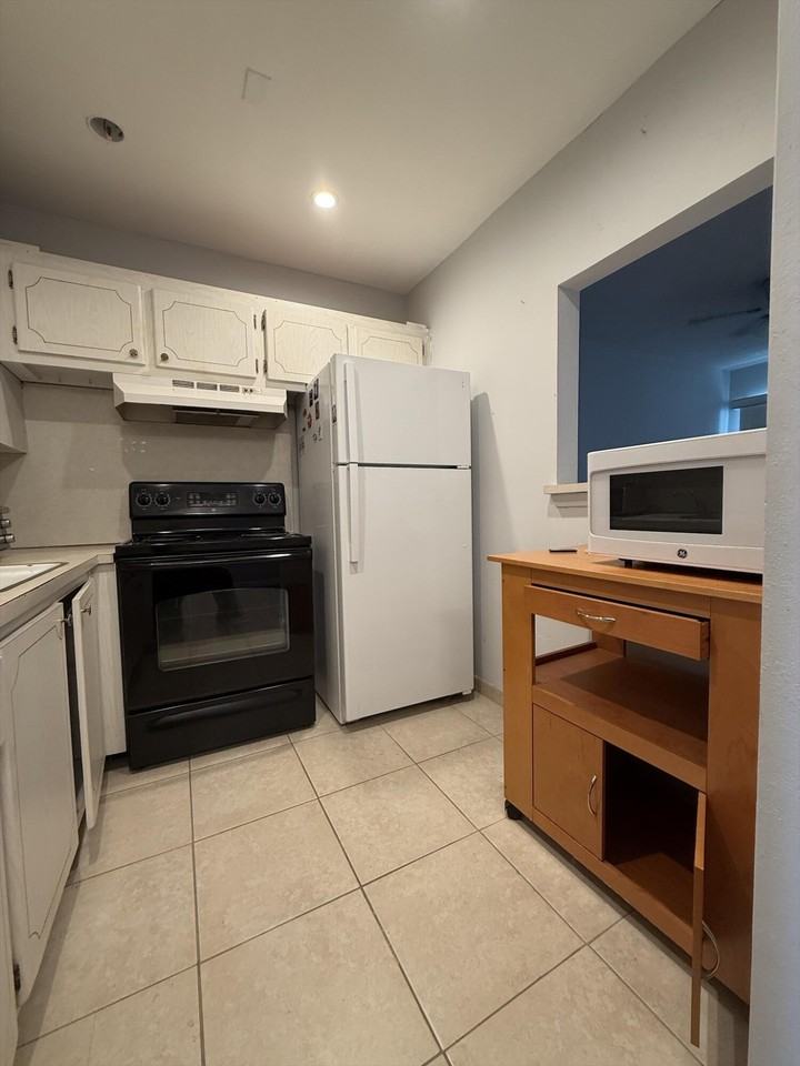 70 Easthampton C - Photo 5 of 11