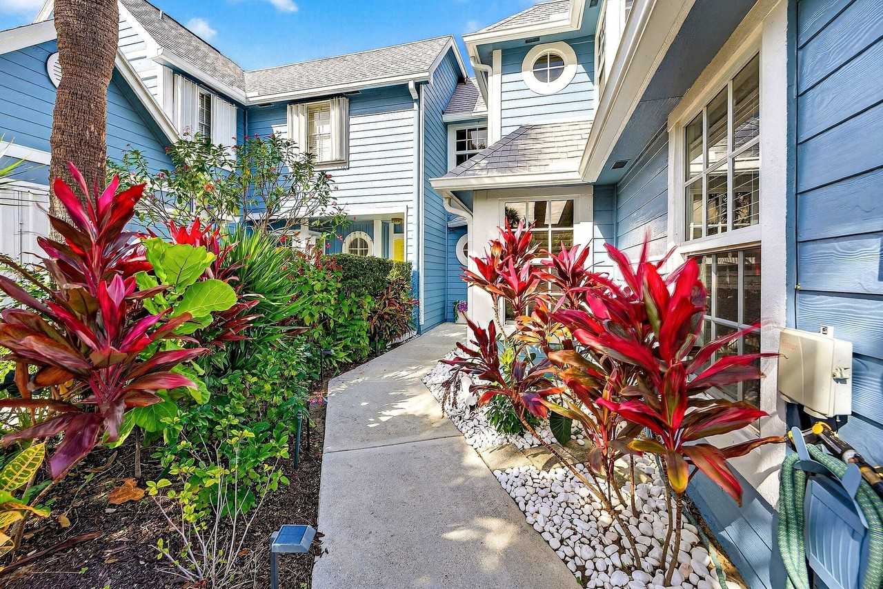 812 Ocean Dunes Cir - Photo 5 of 50