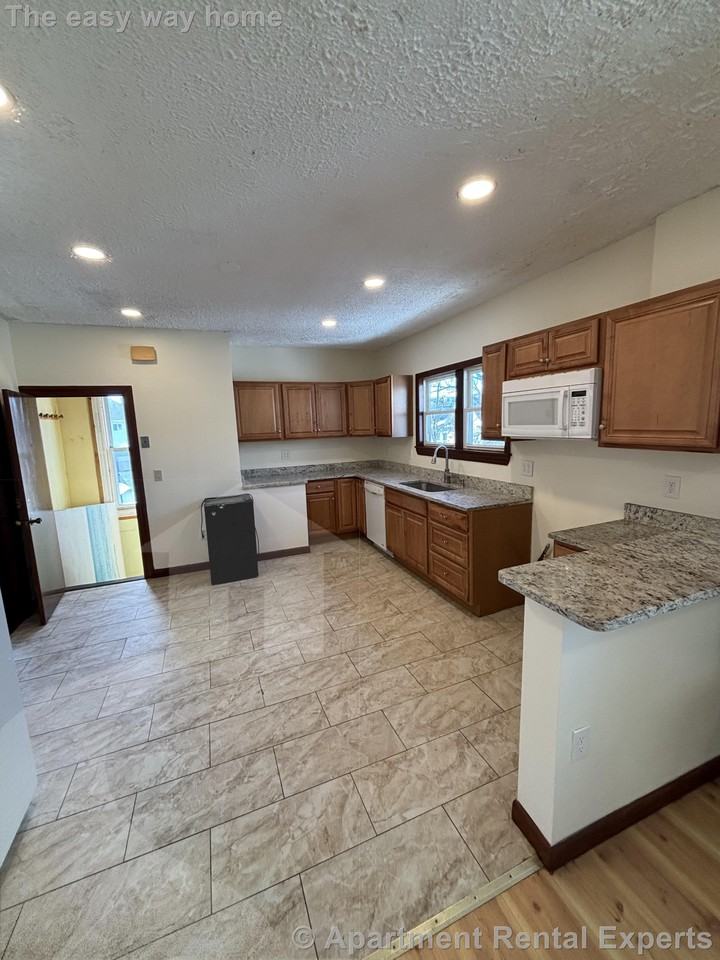 569 Main St #2 - Photo 3 of 14