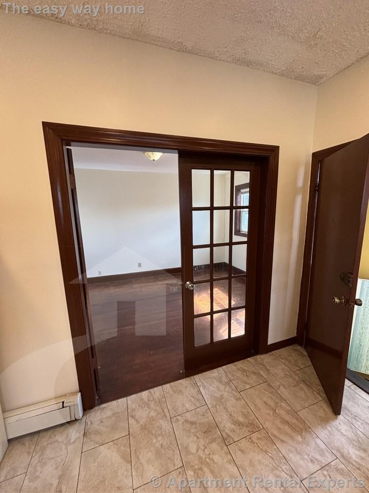 569 Main St #2 - Photo 4 of 14