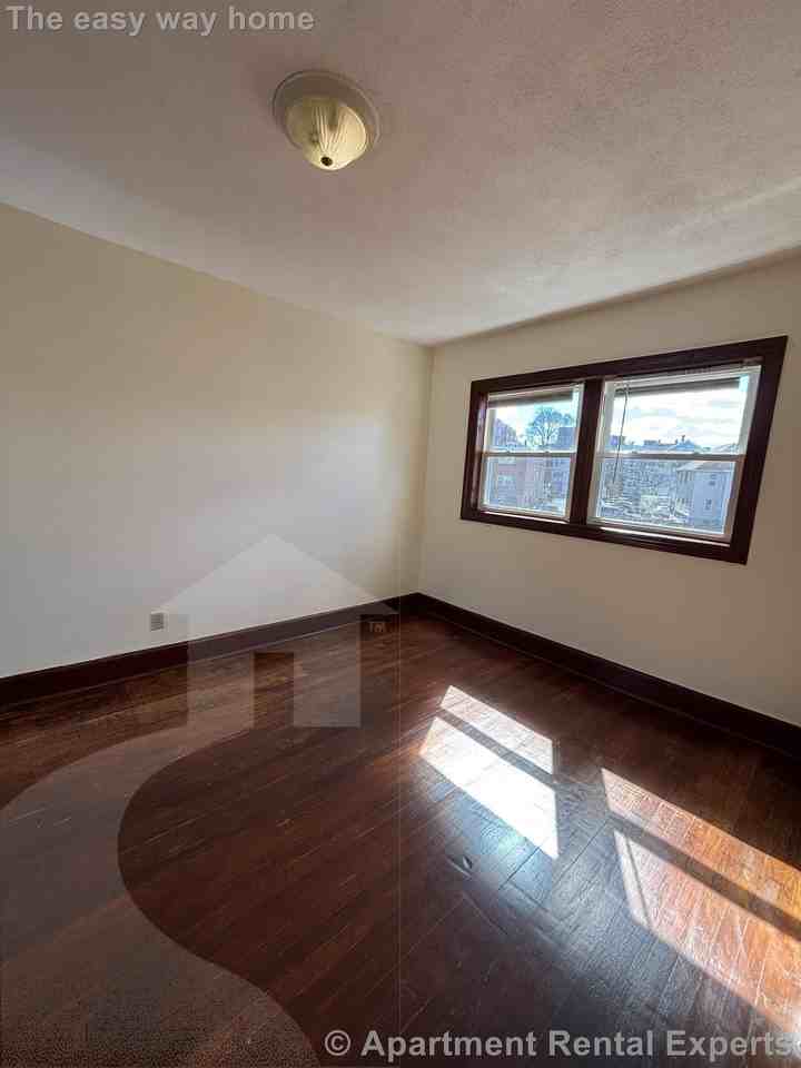 569 Main St #2 - Photo 5 of 14