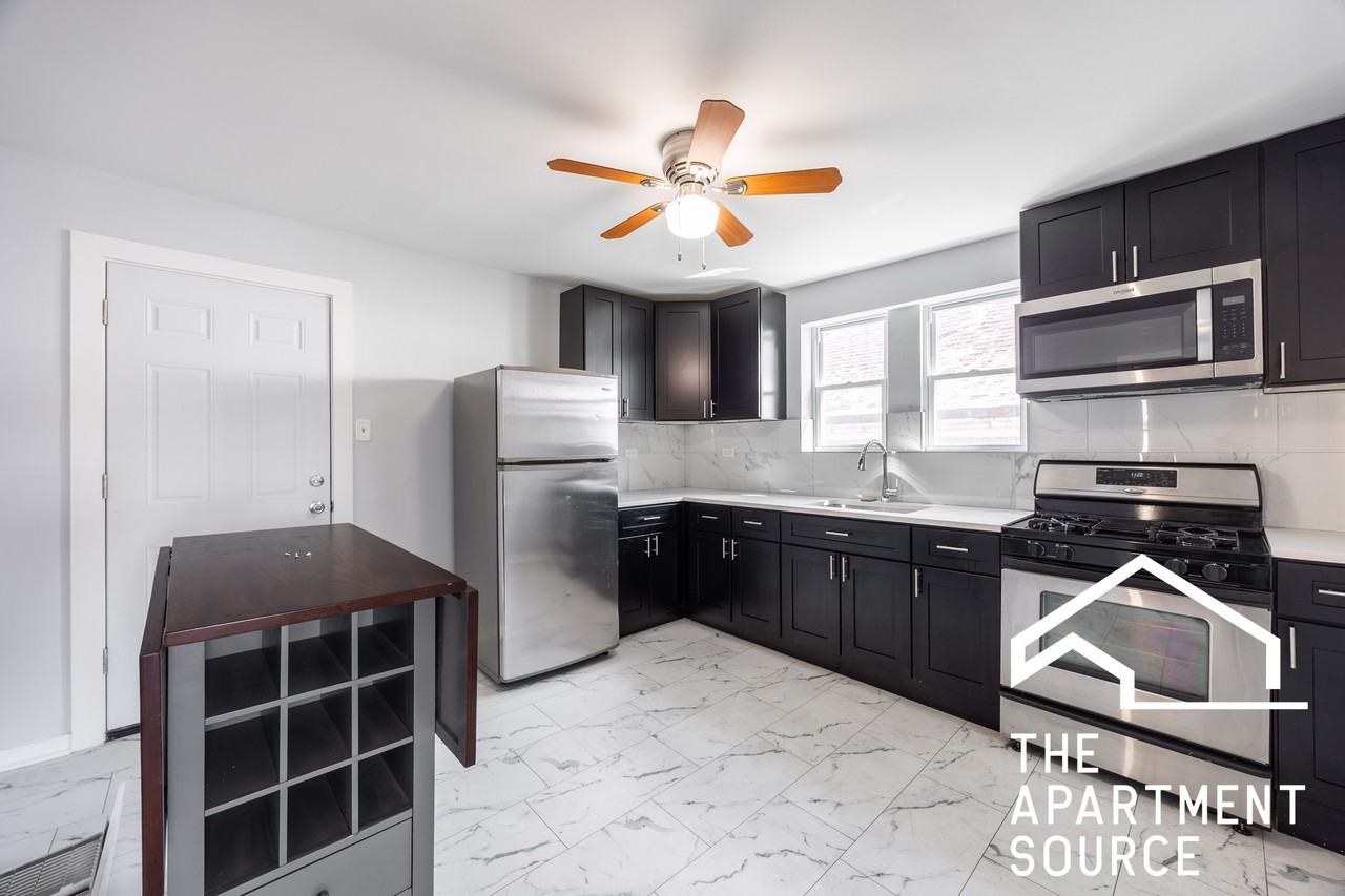 5128 W Henderson St #3 - Photo 3 of 15