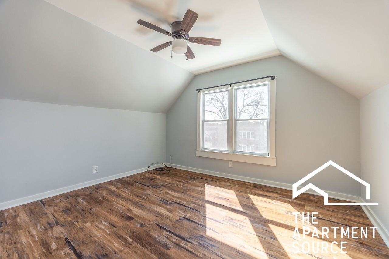 5128 W Henderson St #3 - Photo 4 of 15