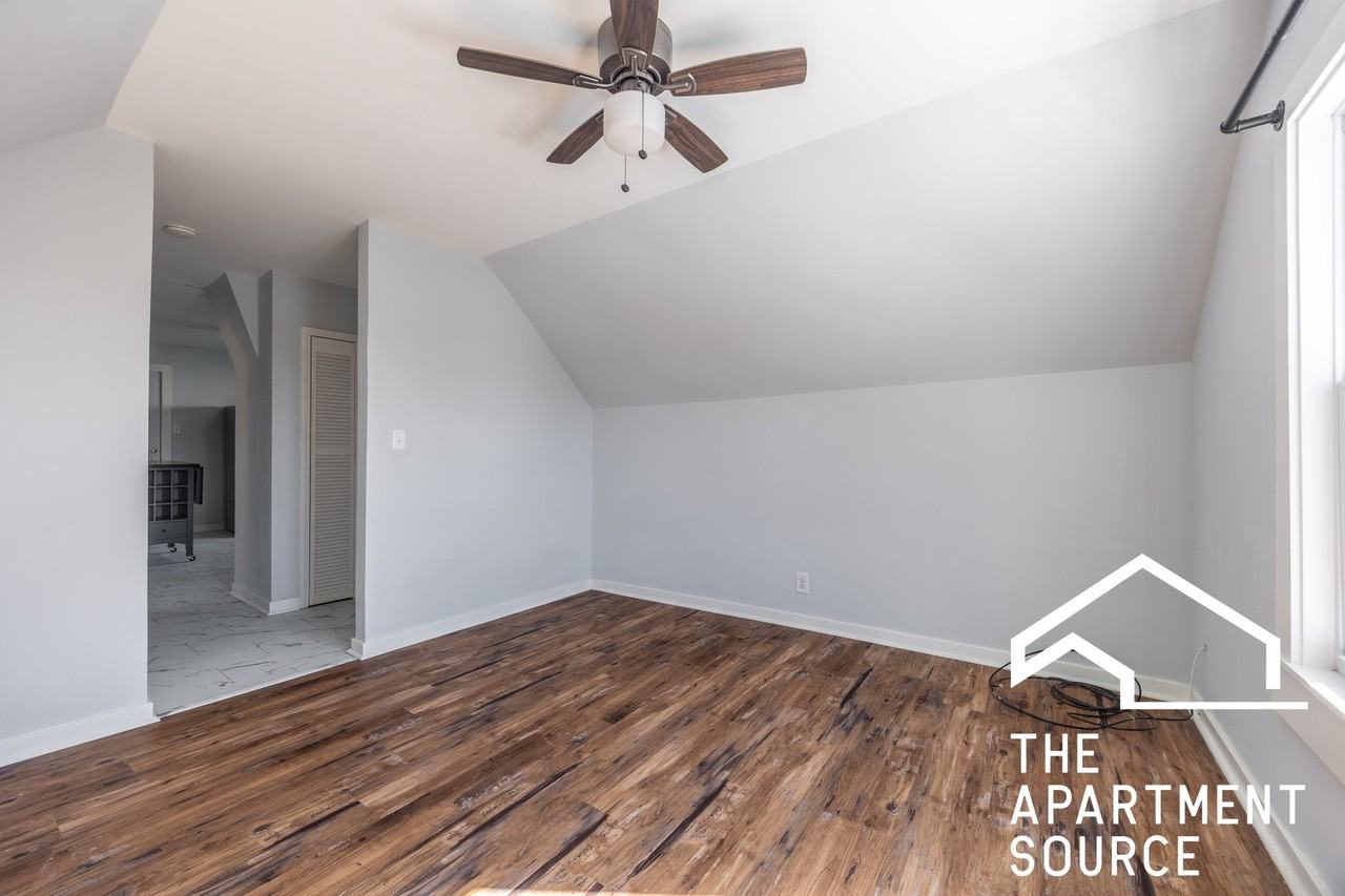 5128 W Henderson St #3 - Photo 5 of 15