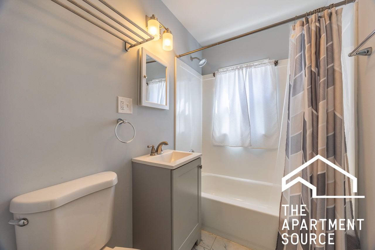 5128 W Henderson St #3 - Photo 6 of 15