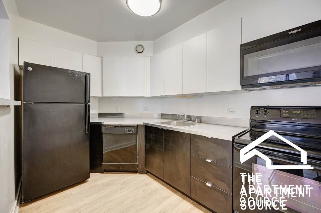 1111 N Dearborn St #2711