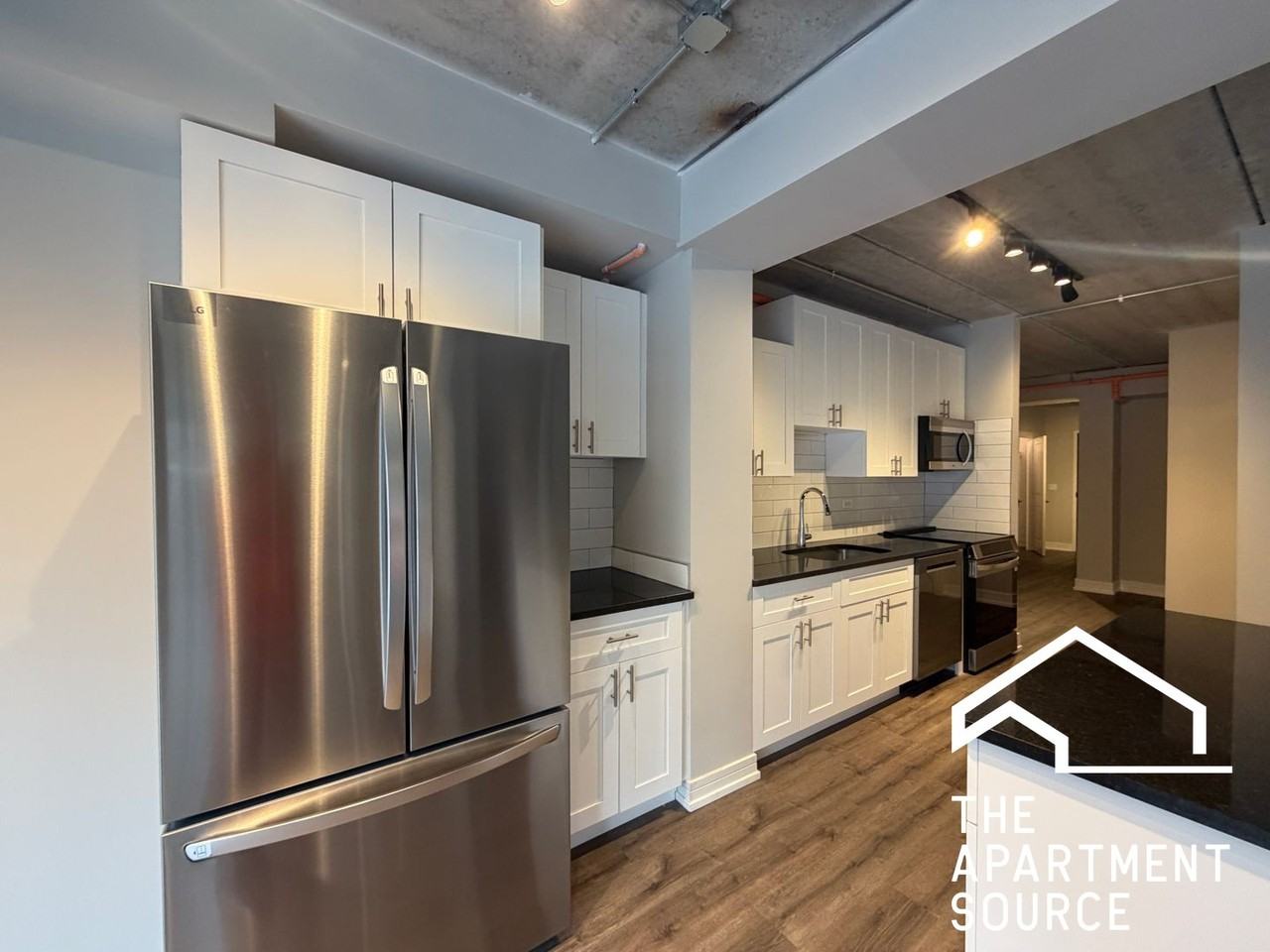 952 W Carmen Ave #407 - Photo 2 of 20