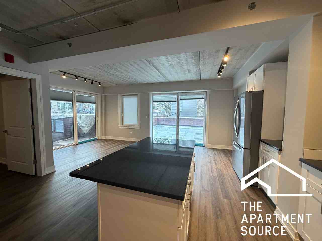 952 W Carmen Ave #407 - Photo 5 of 20