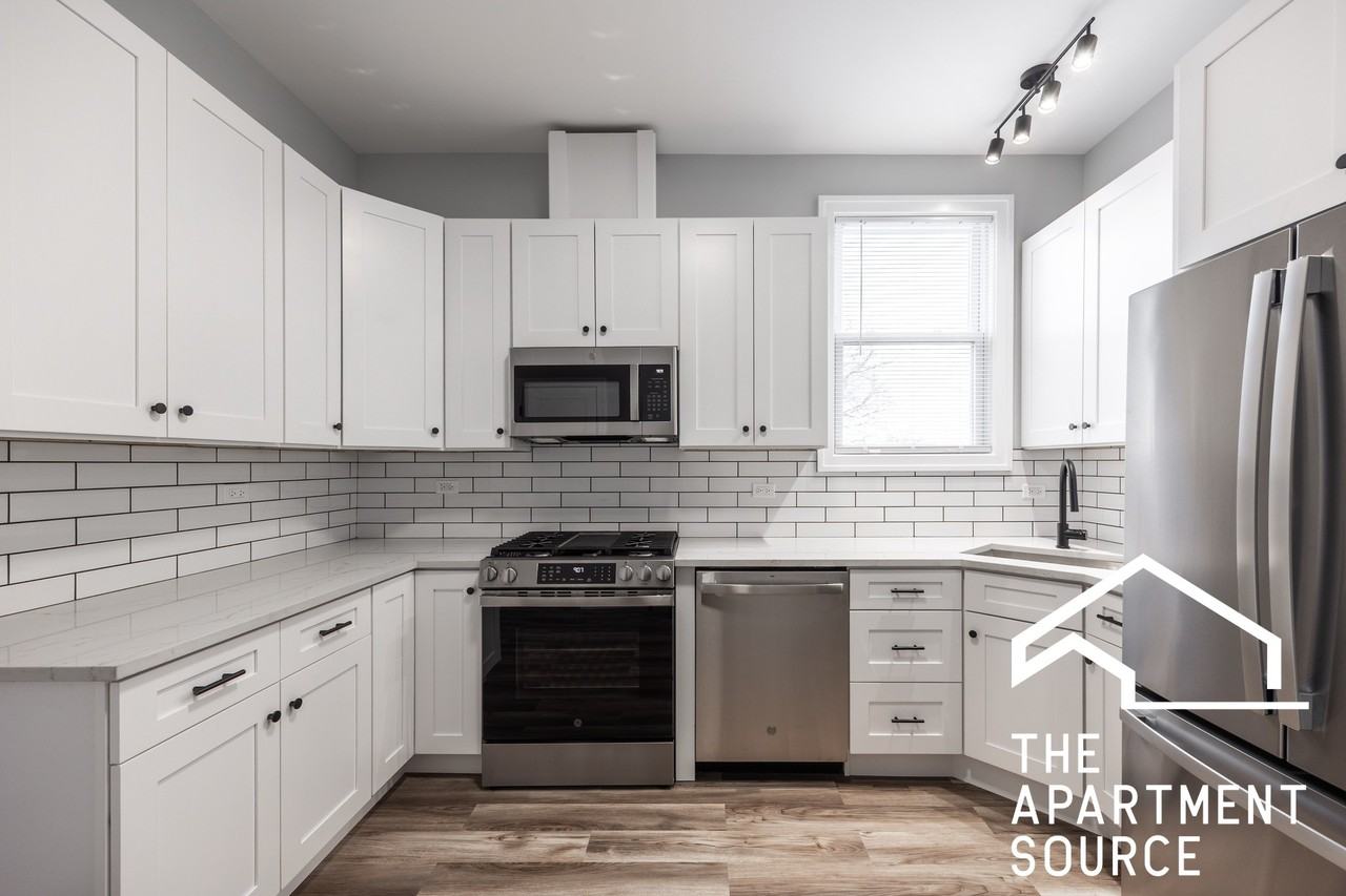 2937 N Ashland Ave #2 - Photo 3 of 25