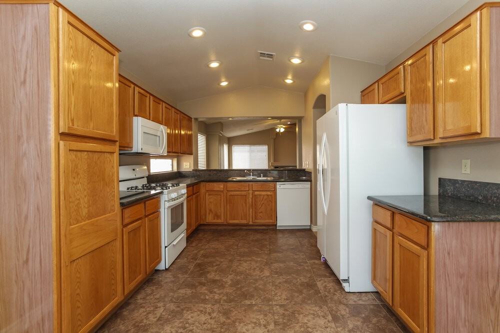 1612 Blanco Dr - Photo 5 of 15