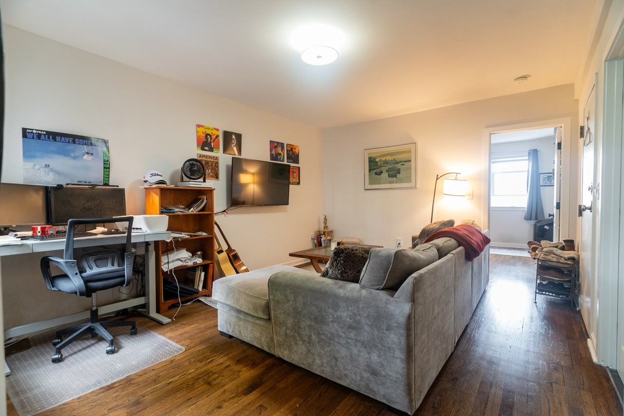 115 W 7th St #2 - Photo 7 of 20