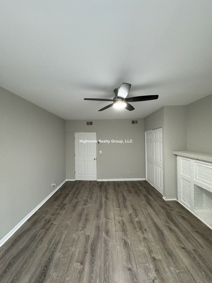 6304 N Oakley Ave #1 - Photo 2 of 9