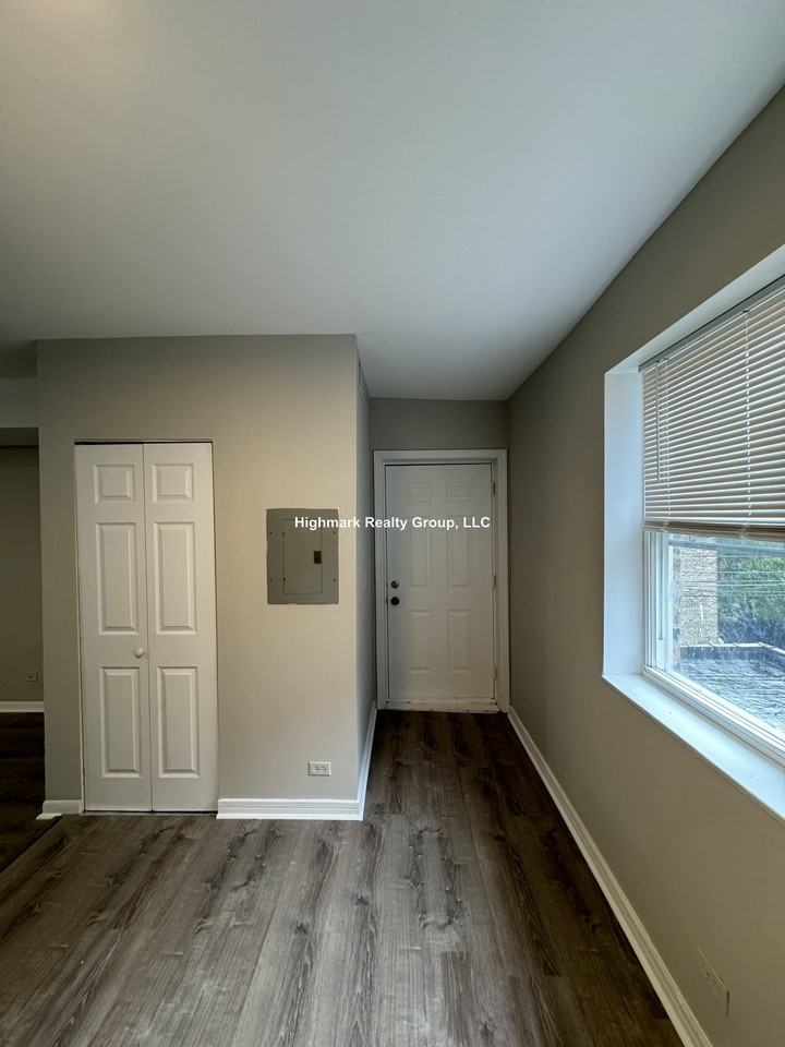 6304 N Oakley Ave #1 - Photo 3 of 9