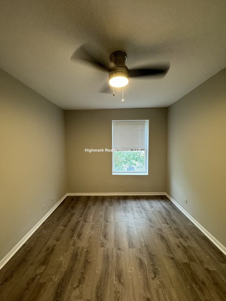 6304 N Oakley Ave #1 - Photo 4 of 9