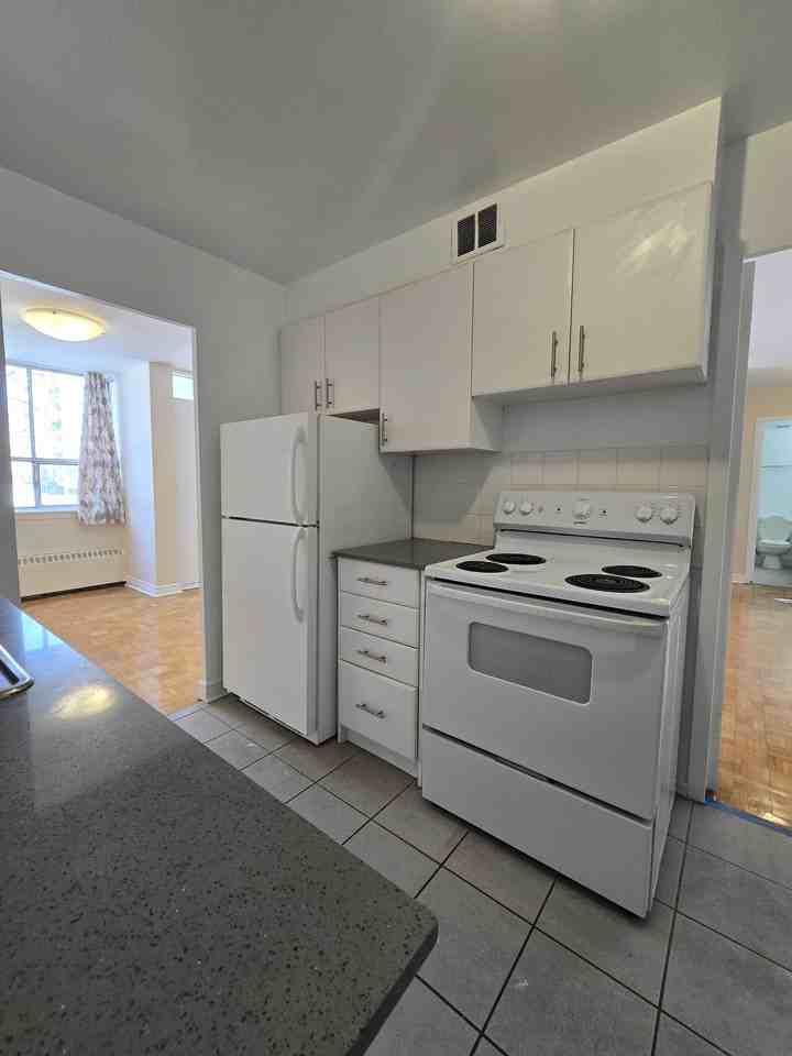 325 Bogert Ave - Photo 3 of 10