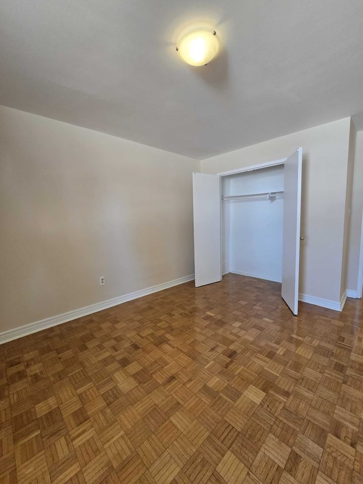 325 Bogert Ave - Photo 5 of 10