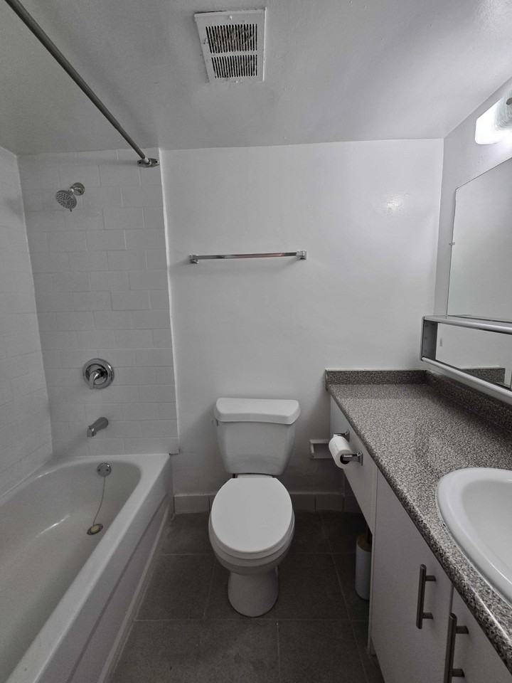 325 Bogert Ave - Photo 6 of 10