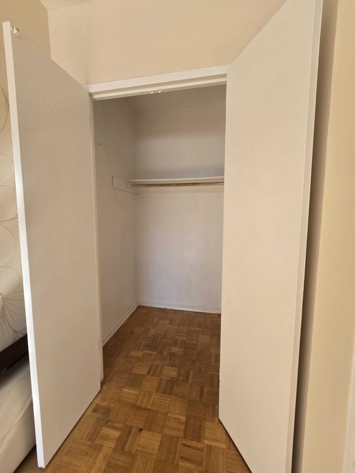 325 Bogert Ave - Photo 7 of 10