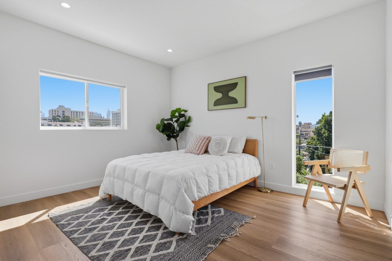 234 S Carondelet St - Photo 4 of 13