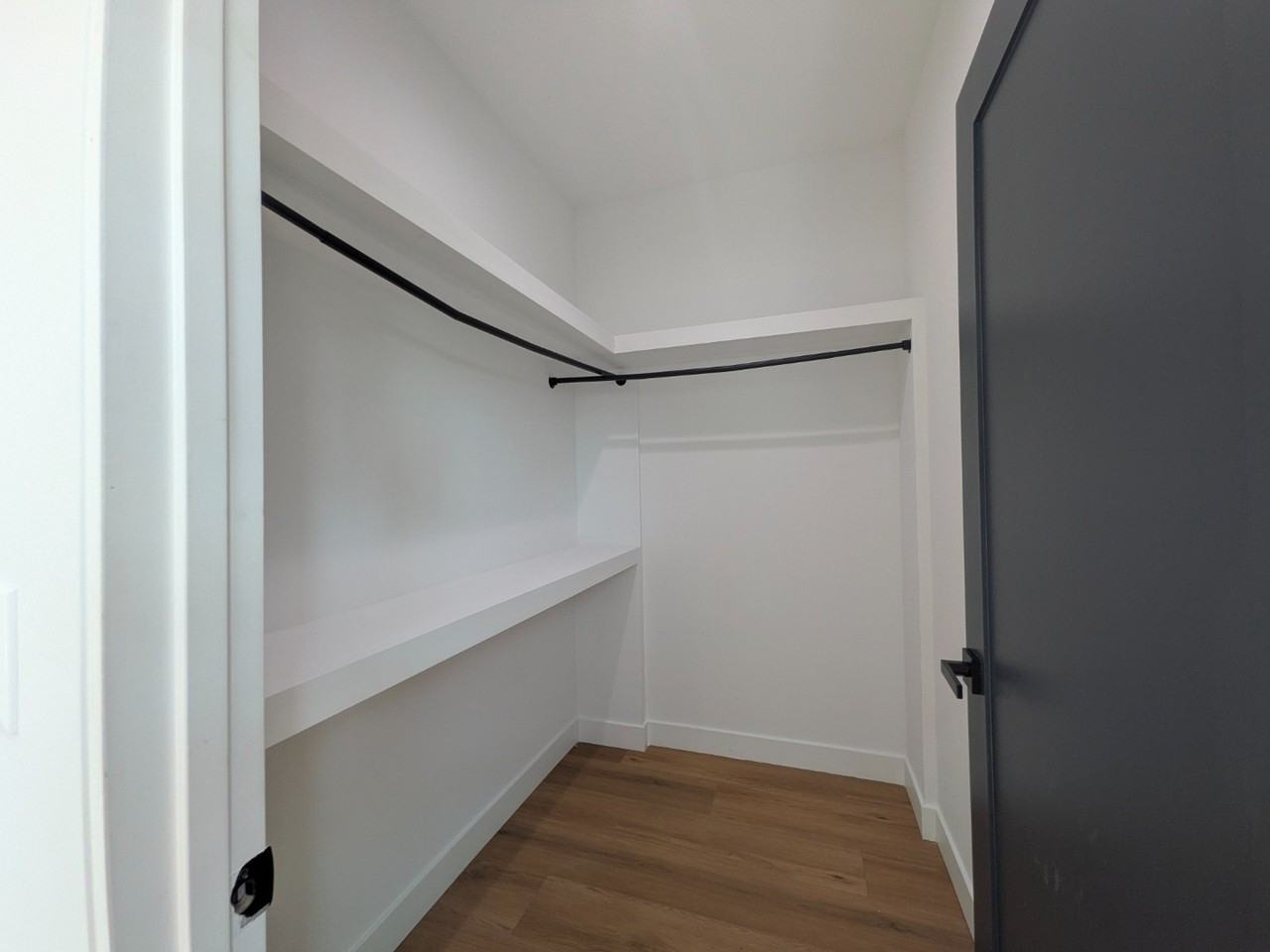 234 S Carondelet St - Photo 7 of 13