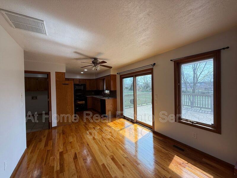 1428 E Mcclernon St - Photo 3 of 12