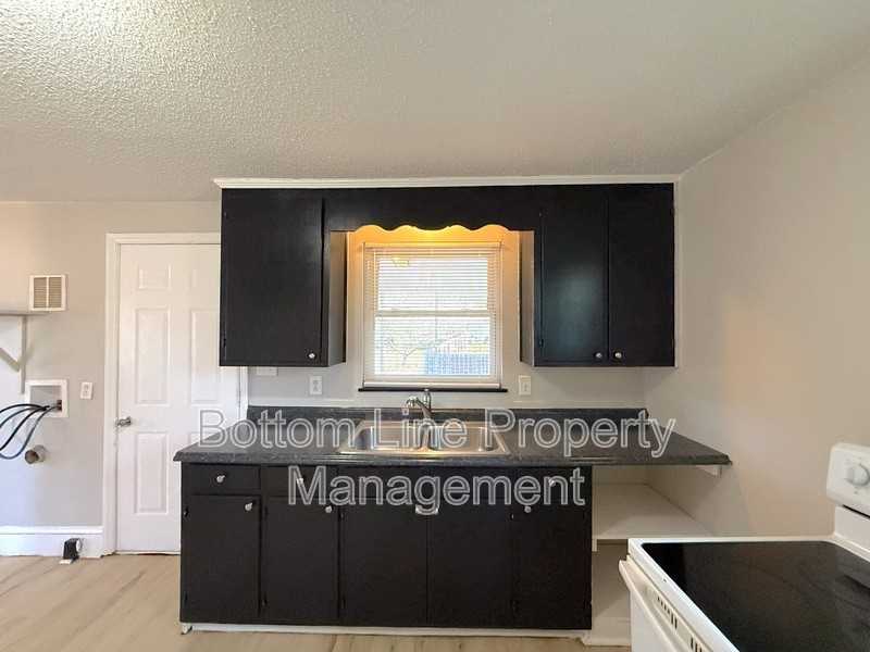 725 Tom Sadler Rd - Photo 5 of 13