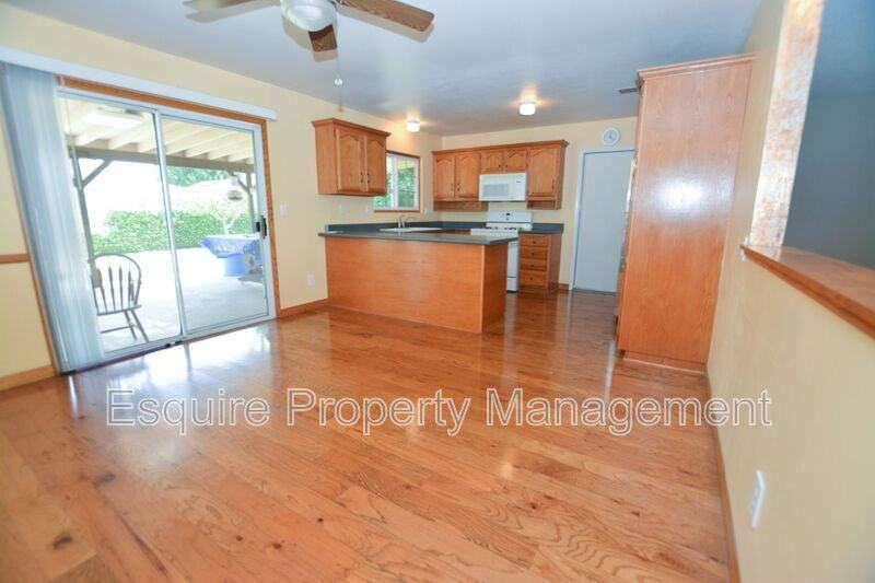 730 Jay Ave - Photo 4 of 20