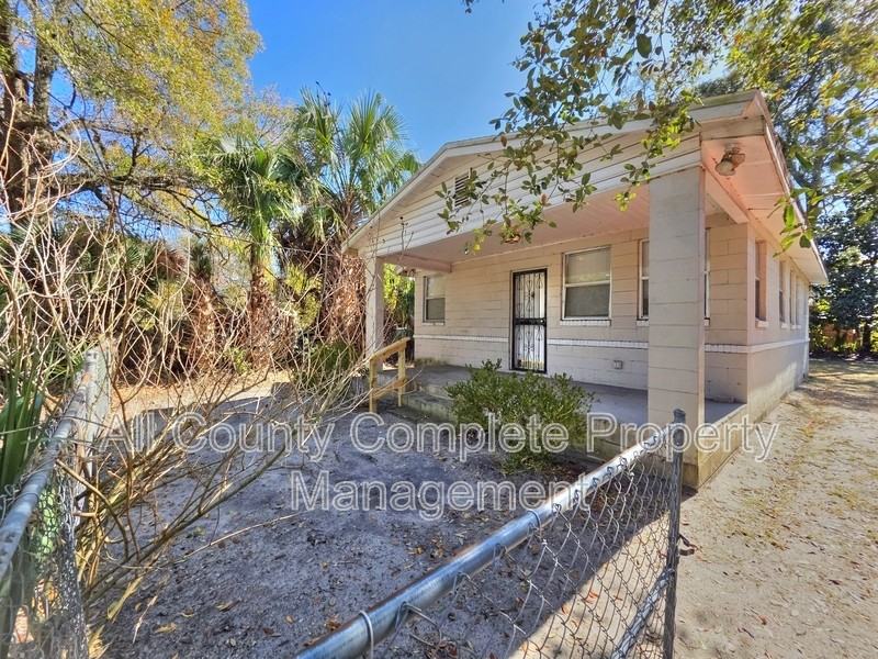 916 W 25th St - Photo 2 of 15