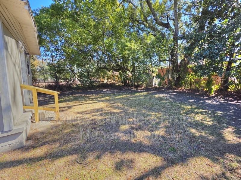 916 W 25th St - Photo 5 of 15