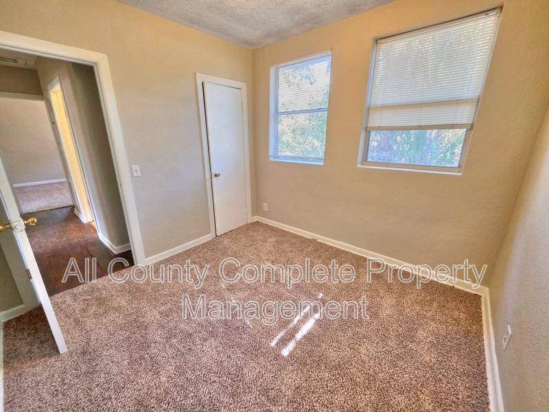 916 W 25th St - Photo 6 of 15