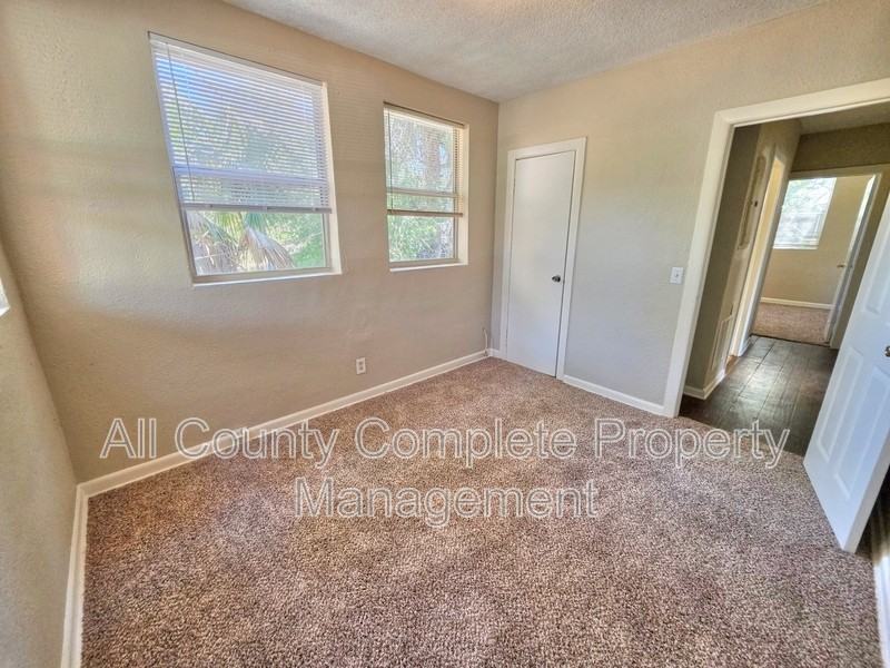 916 W 25th St - Photo 7 of 15